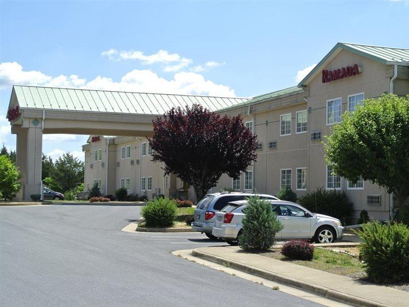 Ramada By Wyndham Strasburg - Shenandoah Valley Eksteriør bilde