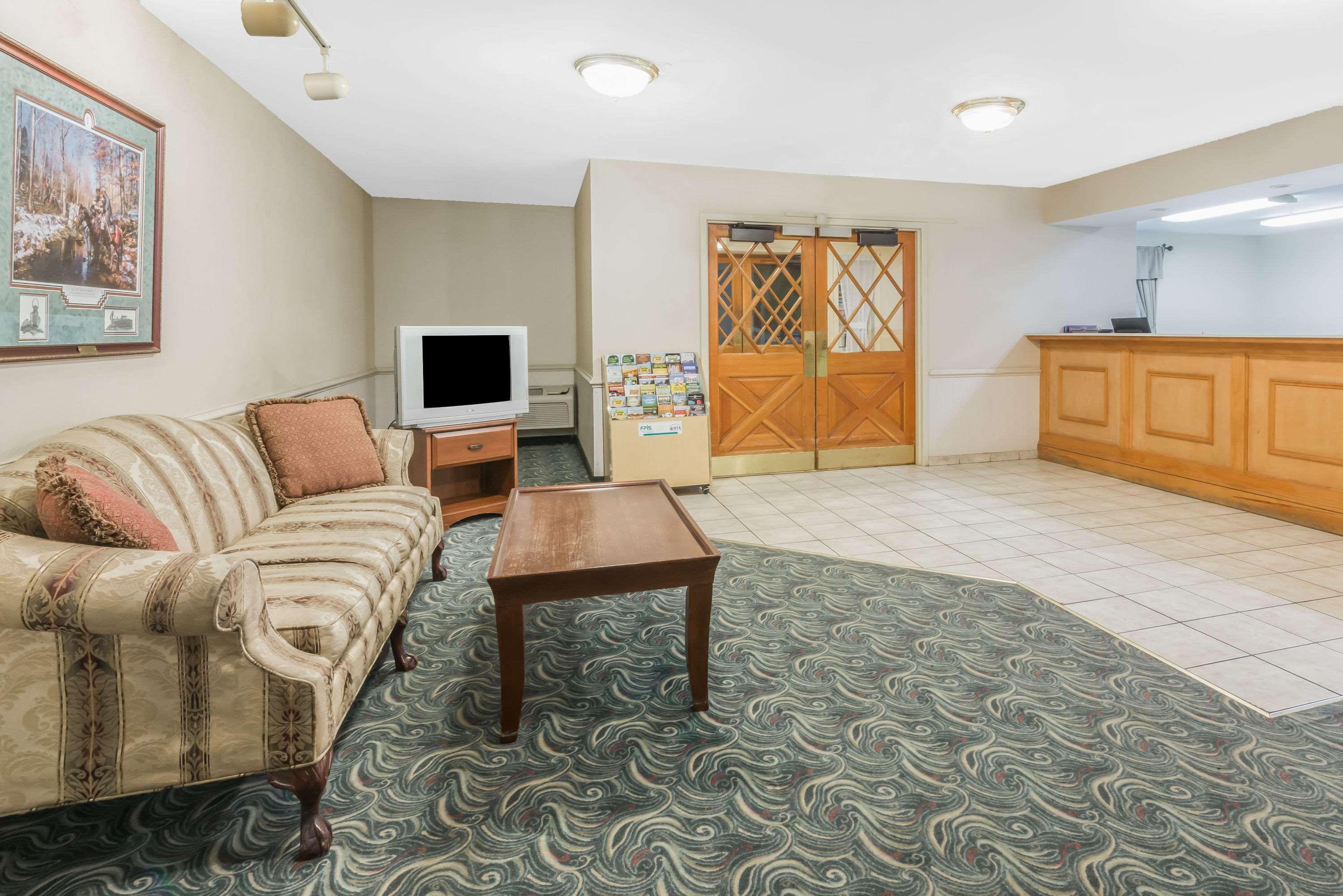 Ramada By Wyndham Strasburg - Shenandoah Valley Eksteriør bilde