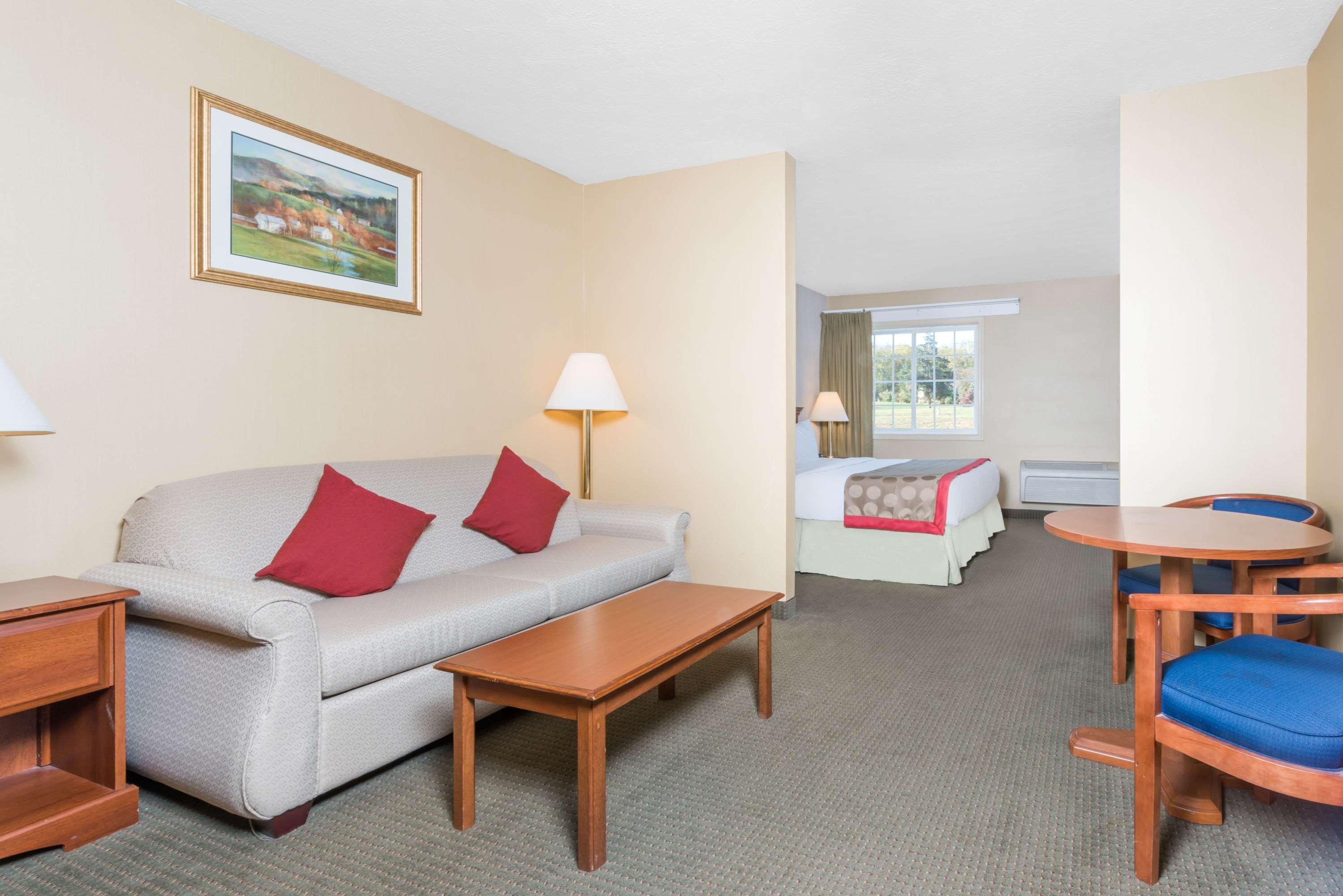 Ramada By Wyndham Strasburg - Shenandoah Valley Eksteriør bilde