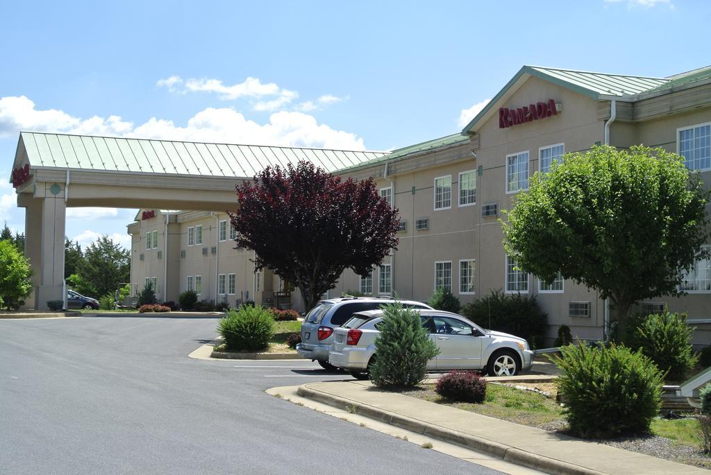 Ramada By Wyndham Strasburg - Shenandoah Valley Eksteriør bilde